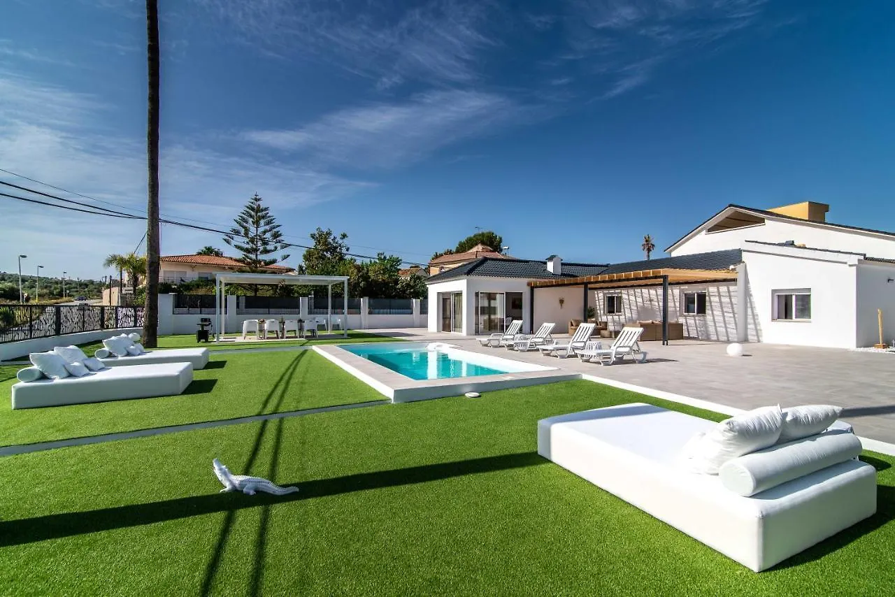Palm Tree Villa - 5Bdr Paradise Pool / Chill Out Beds Torremolinos 0*,  Spanje